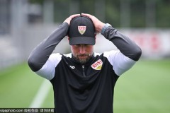 德甲球队斯图加特训练备战比赛</title>
        
    <title>德甲球队斯图加特训练备战比赛