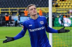 维尔茨重返德甲，身披拜仁战袍引球迷关注，药厂神童八场造七球表现抢眼能否缓解拜仁困境