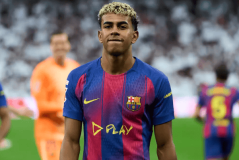 西甲巅峰对决：10 人巴萨顽强抵抗，姆巴佩破门失点，贝林厄姆建功助皇马奏凯