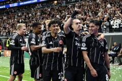 德甲黑马法兰克福欧冠登顶，首秀神锋2射1传创造神迹