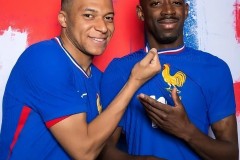 问题少年逆袭，登贝莱冲击金球奖，梅西等五位贵人相助